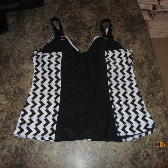 Women's NWOT Un-branded Tankini & Skirt XXL - Picture 4 of 12